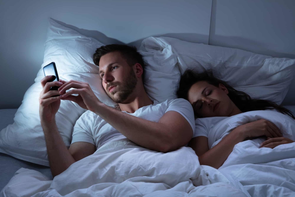 How Can I Read My Husband's Text Messages Without Touching His Phone?